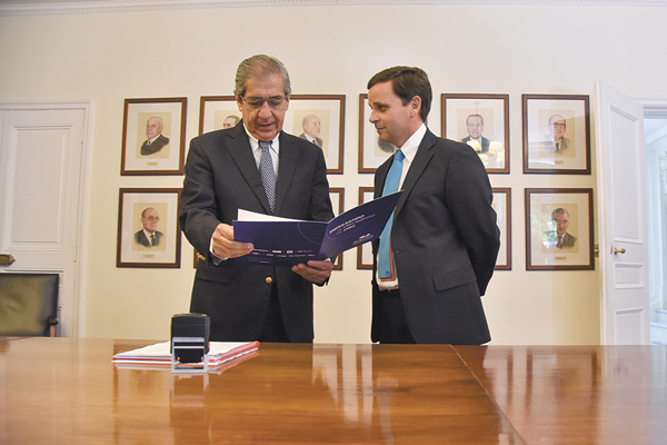 Swett oficializa candidatura a la presidencia de la CPC con el respaldo de la Sofofa