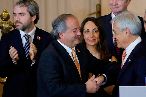 Monckeberg se reúne con la CPC y la CUT