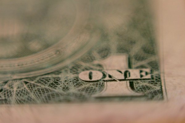 Dólar cierra al alza durante primer día de gobierno de Piñera
