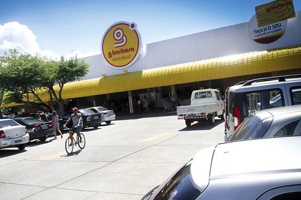 Cencosud reestructura operación en Brasil en medio de baja de participación de mercado