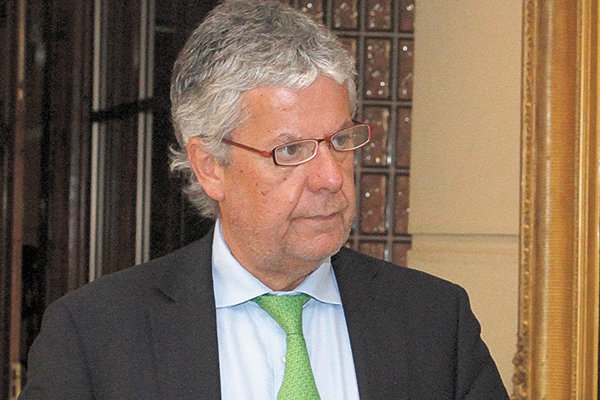 Eyzaguirre confronta a Valente por déficit fiscal y Larraín anticipa modernización de la regla