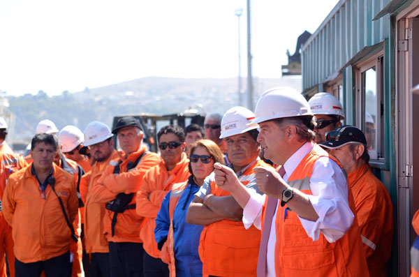 Ministro del Trabajo se reúne con trabajadores portuarios
