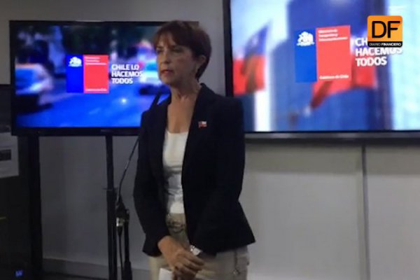 <p>Ahora en DF: Ministra Gloria Hutt declara desierta la licitación del Transantiago</p>