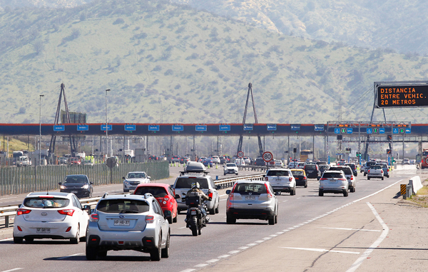 <p>Sube presión por tráfico en autopistas: flujo en principales rutas del país crece hasta 140%</p>