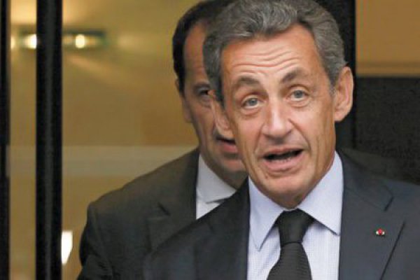 <p>Sarkozy declara por segundo día bajo arresto y con riesgo de ser imputado</p>