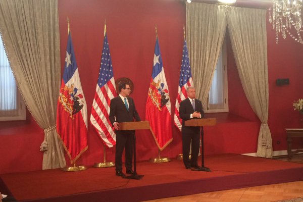 EEUU descarta reevaluar relación comercial con Chile y pide respuesta unida a crisis en Venezuela