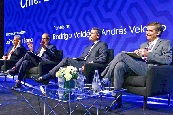 Ex autoridades refutan a Valente y ven necesidad de actualizar la regla fiscal