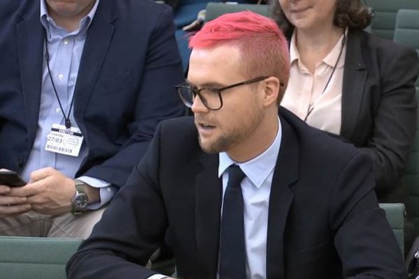 Se agrava escándalo de Facebook: denuncian que datos de usuarios filtrados influyeron en referendo del Brexit