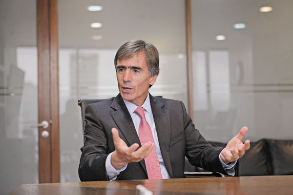 Director de InvestChile presenta su renuncia tras ser solicitada por el ministro Valente