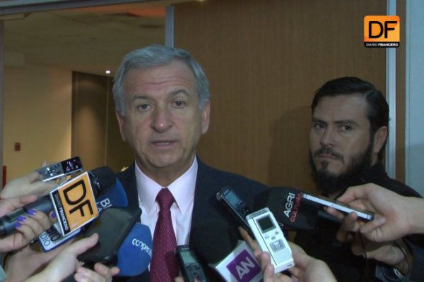 <p>Ahora en DF: Ministro Larraín: “Lo primero que nos tenemos que preocupar es de que se evite una guerra comercial"</p>