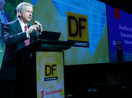 Ministro Larraín: "A la larga, en una guerra comercial perdemos todos"