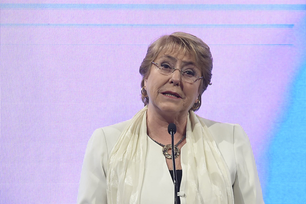 Bachelet defiende fin al lucro y presidentes del Senado y la Cámara piden acuerdo para cambiar el TC