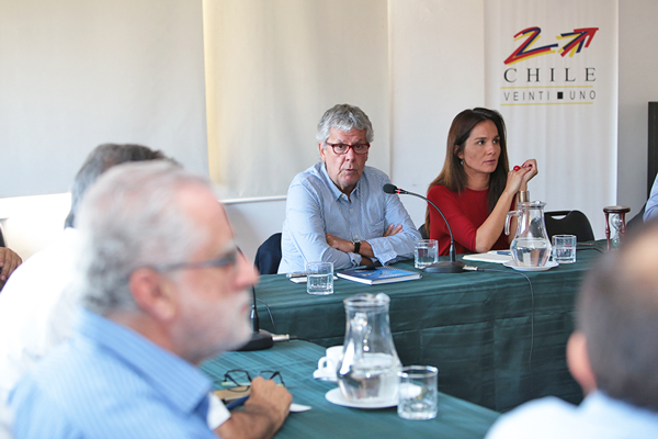 Eyzaguirre contraataca por déficit fiscal: “Es una discusión bastante tonta”