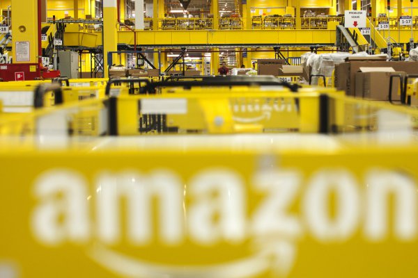 Trump ataca a Amazon en Twitter y profundiza su caída en la bolsa