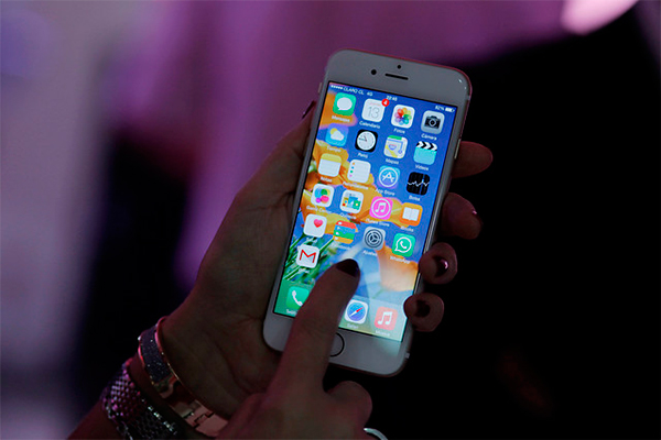 Arabia Saudita condenará con prisión a parejas que espían el celular de sus cónyuges