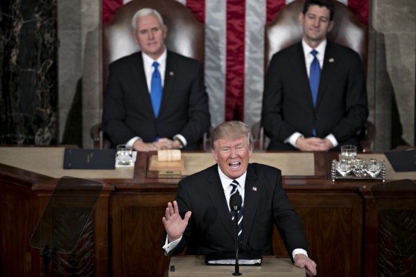 Trump ordenará hoy el despliegue militar en frontera con México