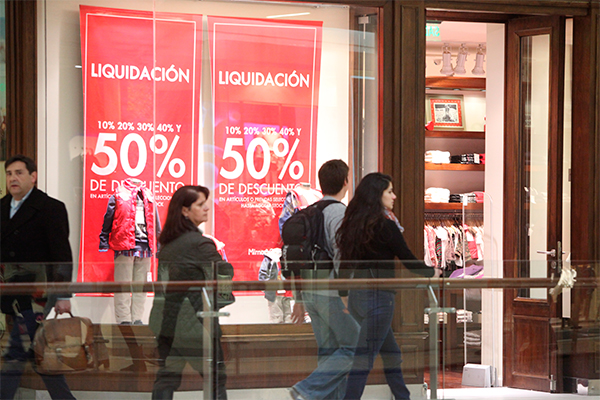 Se "desinfla" la inflación: IPC subió sólo 0,2% en marzo y queda por debajo del rango de tolerancia del Central