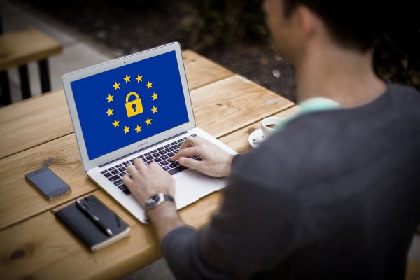 Fundación internacional aterriza en Chile para apoyar políticas de privacidad de la información