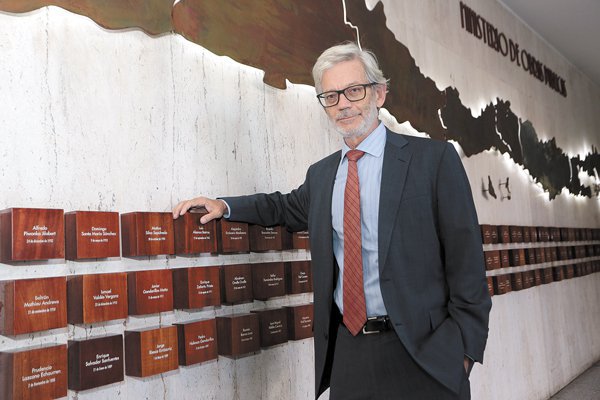<p>MOP reformula plan quinquenal de concesiones y suma tranvía al aeropuerto</p>