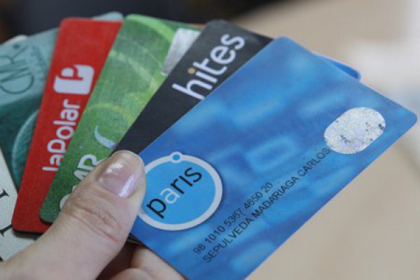Condenan a Cencosud con multa por transacciones realizadas con tarjeta de consumidora fallecida