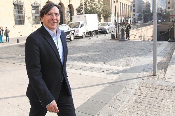 Laurence Golborne suma un nuevo directorio: Construmart
