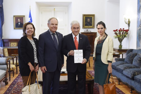 Piñera se reúne con experto en blockchain y muestra su interés en el impacto de esta tecnología
