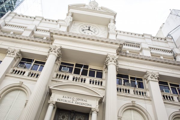 La millonaria intervención del Banco Central de Argentina para tratar de contener el derrumbe del peso