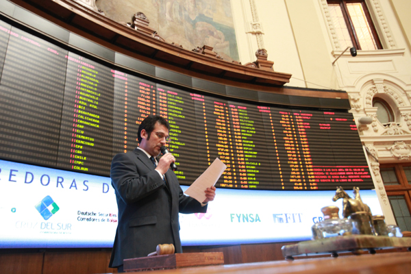 El Ipsa acumula avance de 3% en abril y renta positivo gracias al cobre y optimismo por resultados empresariales