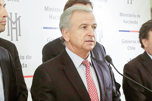 Ministro Larraín en el Congreso: deuda pública se ha duplicado y gasto en intereses ha aumentado "fuertemente"