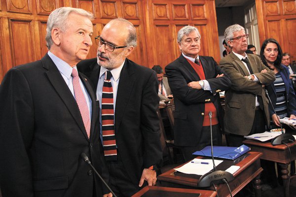 Duras críticas de Valdés marcan el debate por gastos