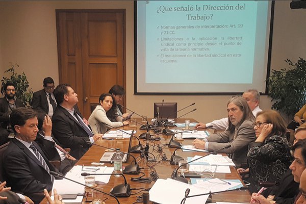 D. del Trabajo y senadores discrepan por caso Latam