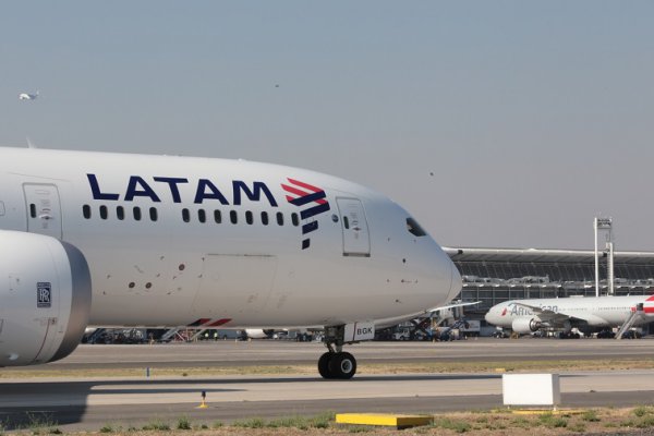 Sernac inicia mediación legal con Latam Airlines por efectos de la huelga