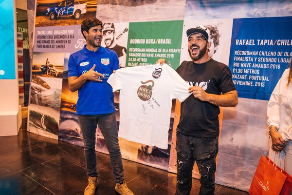 Sernatur trae al récord mundial de surf para promocionar las olas de Chile