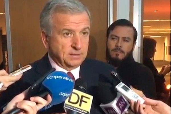 Moderado optimismo de Larraín: recuperación "está recién comenzando"