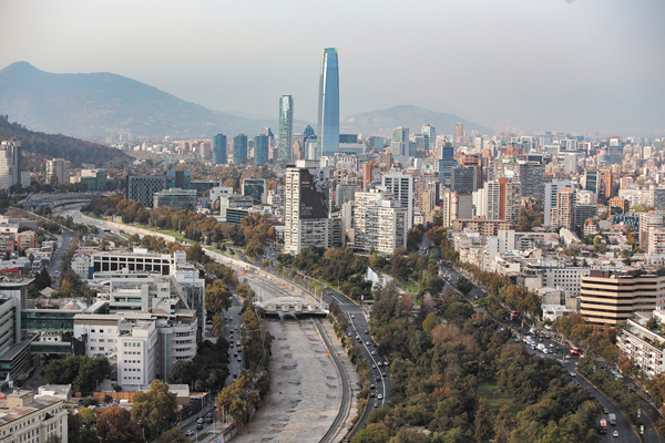 Debilidades históricas dejan a Chile estancado en ranking de competitividad mundial