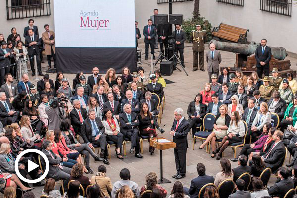 Piñera reactiva proyecto para dar voz a la mujer en decisiones financieras en el matrimonio