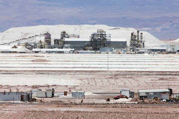 SQM se ve obligada a disminuir extracción de salmuera en Salar de Atacama