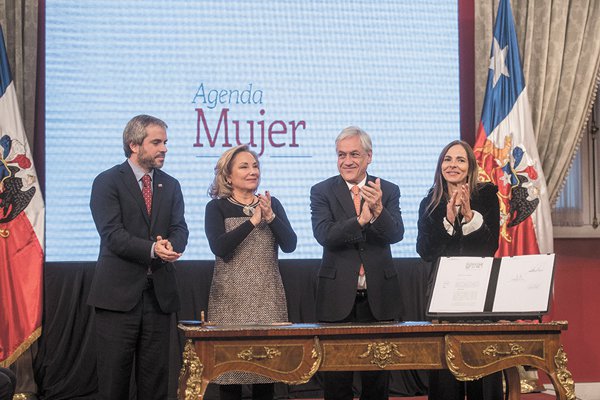 Piñera activa reforma para asegurar la equidad de género