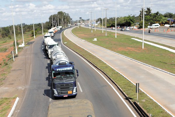 Huelga de camioneros empieza a ceder, pero debilita al gobierno de Brasil