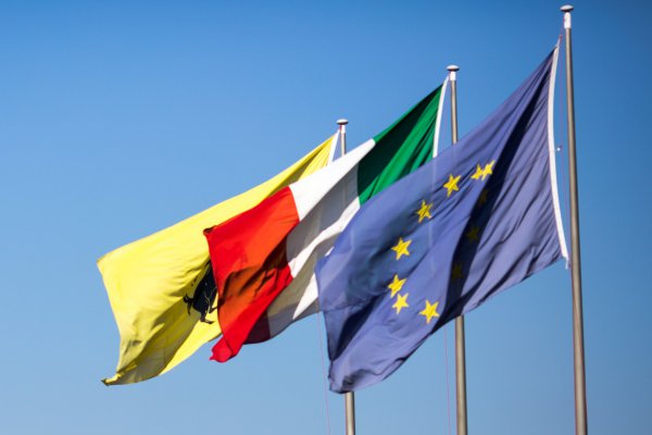 Populistas italianos logran nuevo acuerdo para formar un gobierno