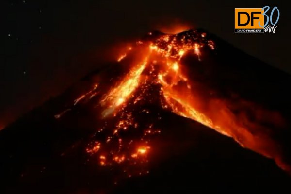 <p>Ahora en DF: Erupción de volcán en Guatemala</p>