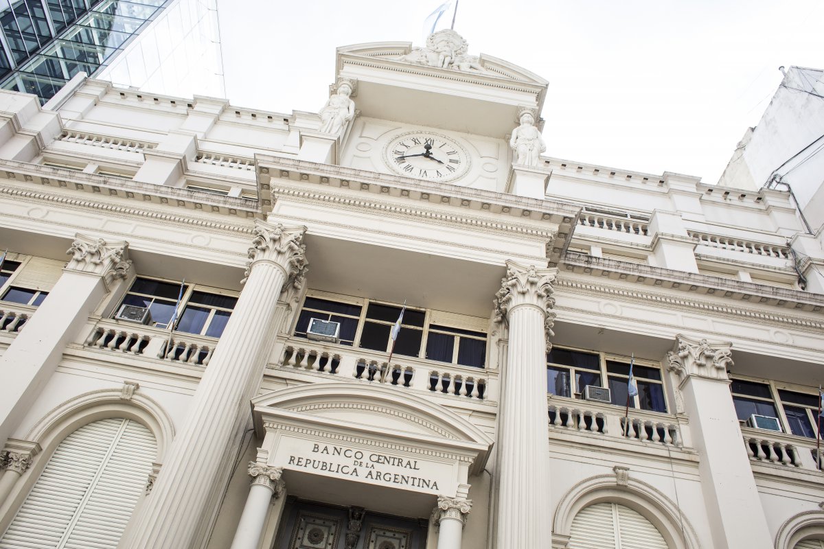 <p>Pese a acuerdo con el FMI, el peso argentino sigue cayendo</p>