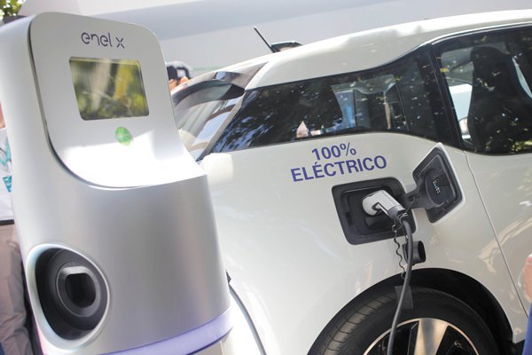 Avanza la electromovilidad en Chile: nueva normativa de seguridad en camino a su fase final