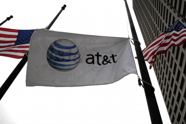 Aprueban compra de Time Warner por parte de AT&T que creará un coloso de los medios