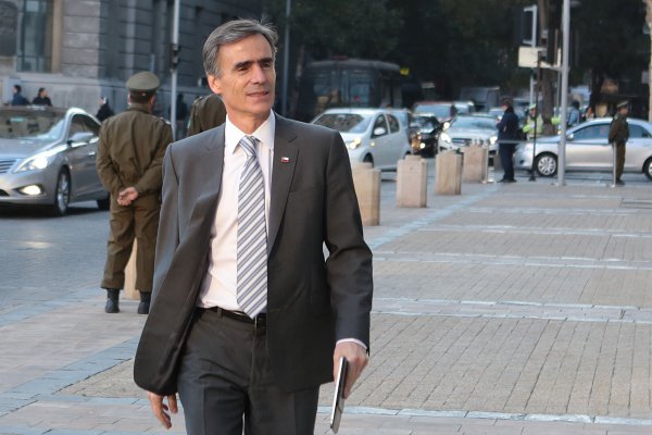Valente celebra cifras y Larraín apela a la cautela