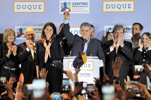 Iván Duque gana sólidamente y es el nuevo presidente de Colombia