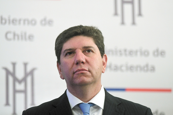 Dipres modificará decreto de recortes tras diálogo con ministerios