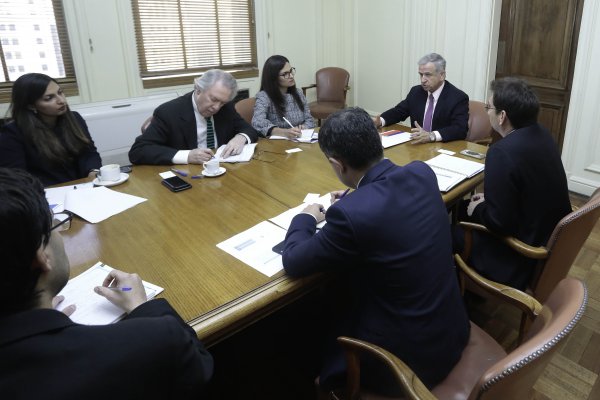 Hacienda sostuvo reunión con clasificadora de riesgo Moody's