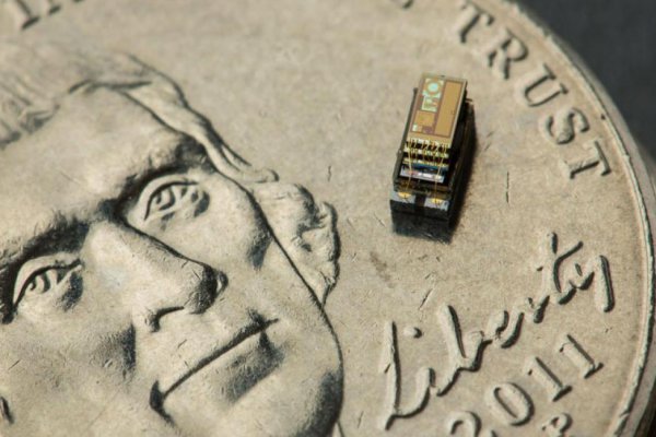 El computador más pequeño del mundo es minúsculo ante un grano de arroz