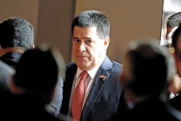 Presidente de Paraguay retira renuncia por falta de apoyo